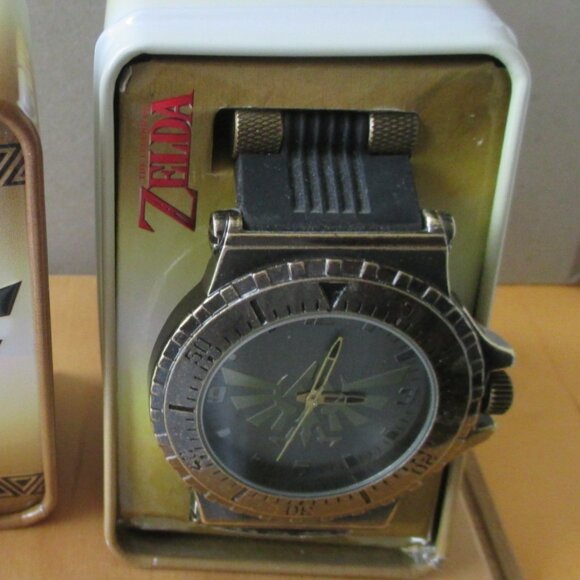Nintendo's The Legend Of Zelda Hyrule watch - Picture 2 of 3